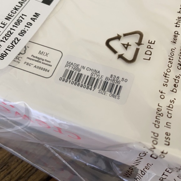 NWT J CREW Kids GIRLS PINEAPPLE Fruit CHARM NECKLACE And BRACELET SET Crewcuts - Picture 3 of 4